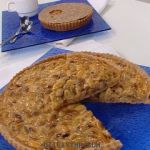 Torta de claras acaramelada con manes (cacahuates)